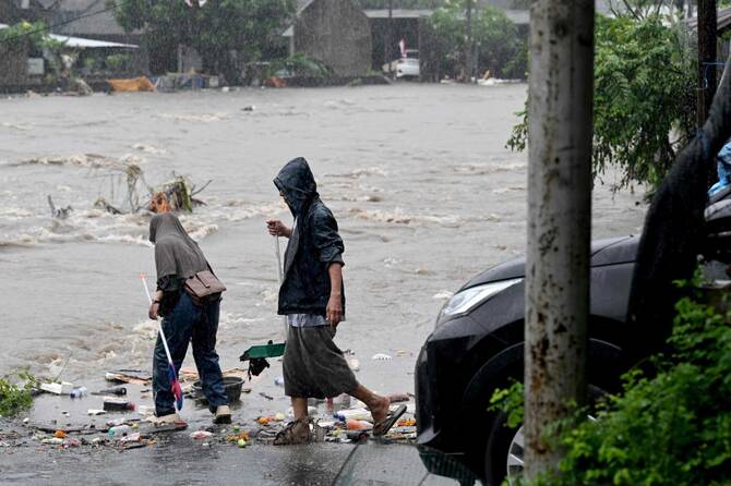 Indonesian rescuers search for missing people as floods recede