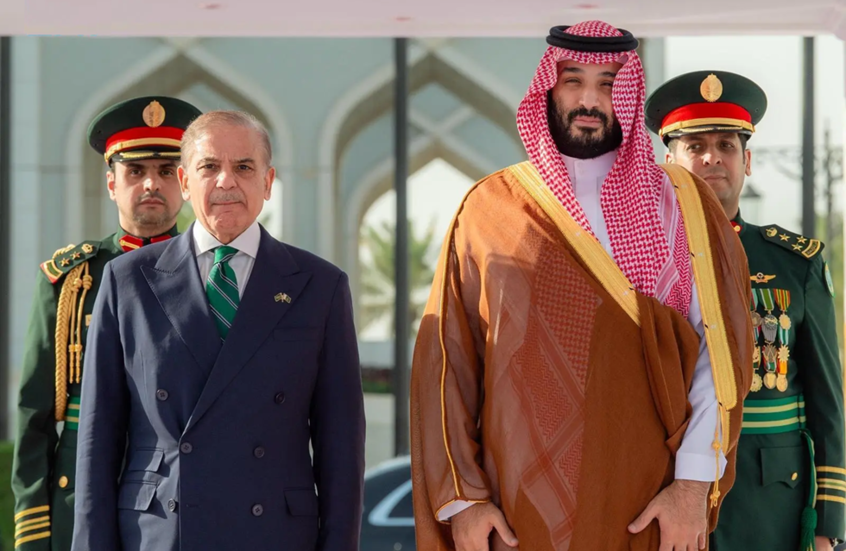 Saudi Arabia, Pakistan sign strategic defense pact