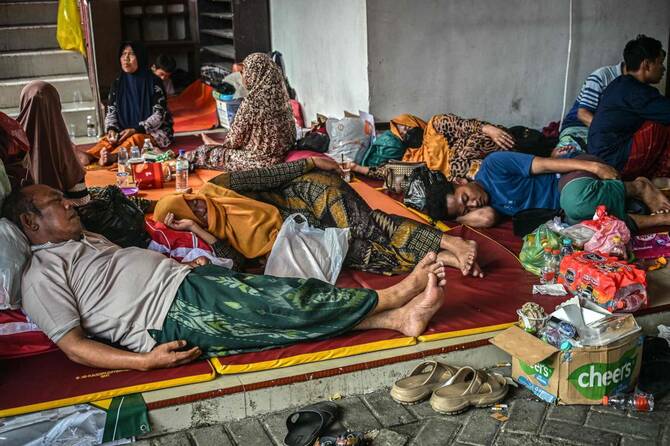 Indonesia school collapse toll hits 67 as search ends