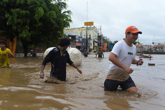 Flooding in central and southeast Mexico kills 28, and damages homes and hospitals