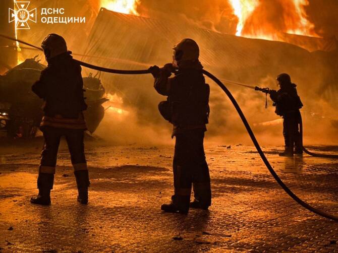 Russia attacks Ukraine’s power grid as Moscow worries over US Tomahawk missiles