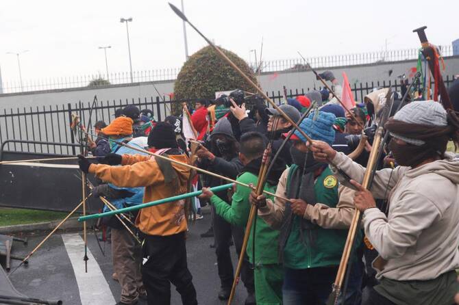 Anti-Trump protesters fire arrows at Colombian police, injuring four
