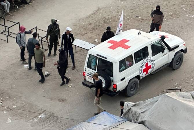 Hamas publishes a list of over 1,900 Palestinian prisoners it says will be released in truce