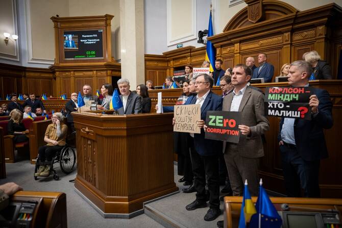 A corruption scandal pressures Ukraine’s Zelensky to show greater accountability