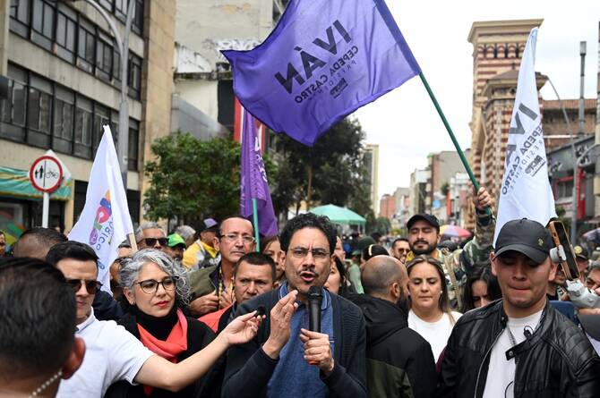 Colombia’s top guerrilla leader threatens vote disruption