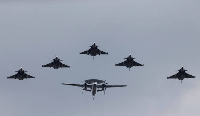 What are the Rafale fighter jets Ukraine wants from France?