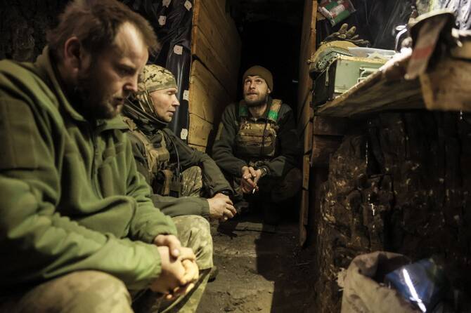 US threatens to cut intel, weapons to press Ukraine into peace deal, sources say