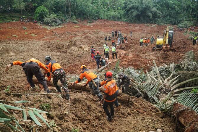 Death toll from Indonesia landslide rises to 11
