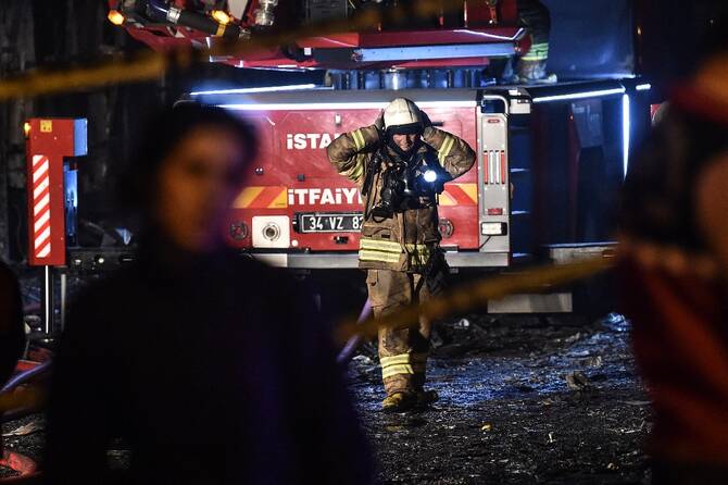 A fire at a perfume depot in northwestern Turkiye kills 6 people