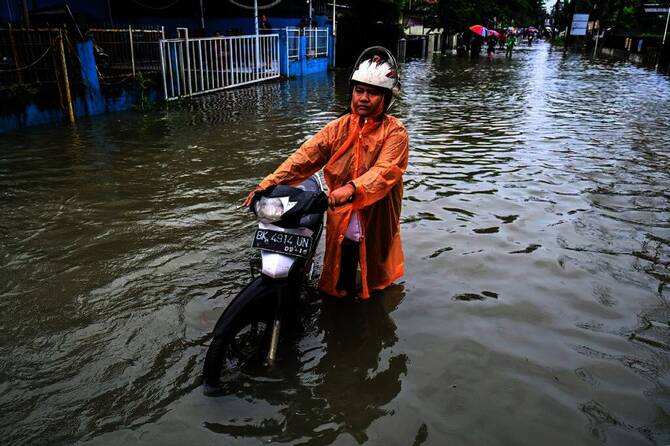 Dozens dead as floods ravage Southeast Asia