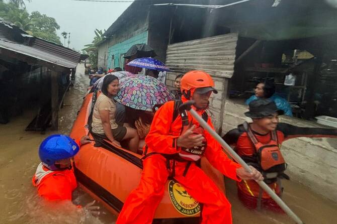 Landslides and flash floods on Indonesia’s Sumatra island leave at least 10 dead and 6 missing