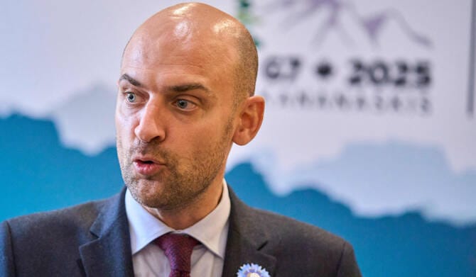 French foreign minister says US military operations in Caribbean violate international law