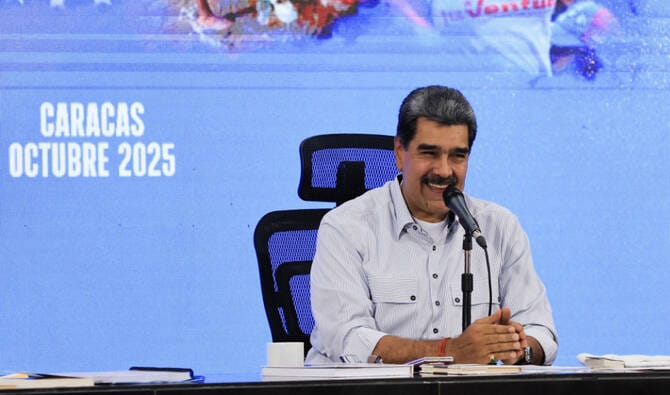 US slaps sanctions on Maduro relatives as Venezuela war fears build