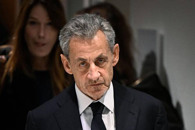 Sarkozy describes his prison stay and advises on appealing to the far right in his new book