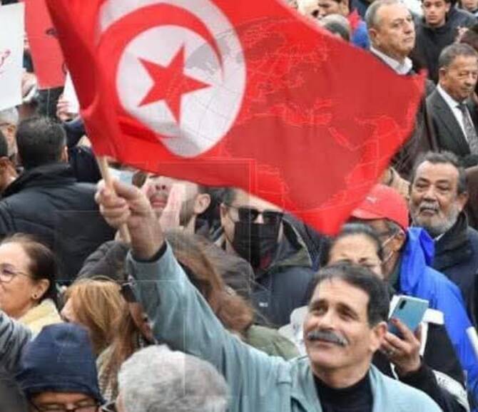 Tunisia arrests prominent lawyer and activist