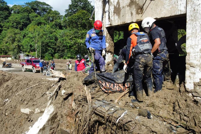 Flooding recovery efforts underway in Indonesia, Sri Lanka and Thailand as death tolls rise