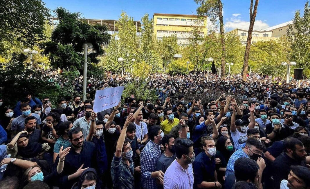 Fresh clashes kill six in Iran cost-of-living protests
