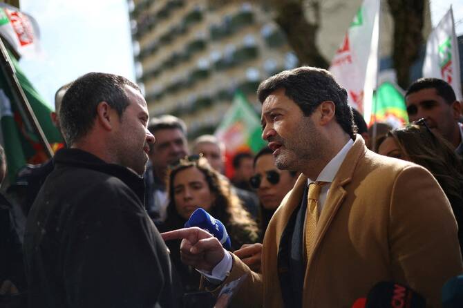 Portugal far-right hopeful enters vote as favorite