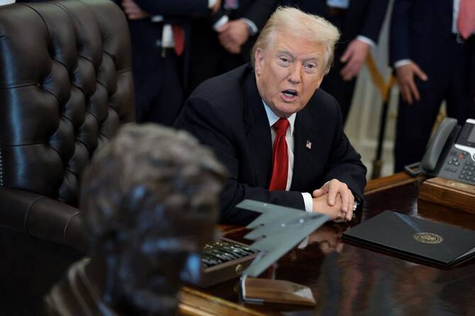 Trump weighs Iran strikes to inspire renewed protests, sources say