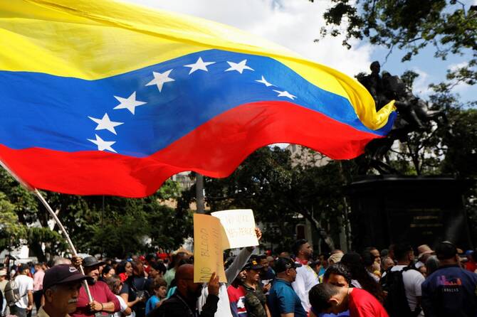 Venezuelans await political prisoners’ release after government vow